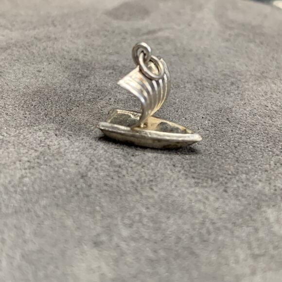 Artisan Jewelry - Vintage Sail Boat 3D Dangle Charm Sterling 925 Silver Short Boat